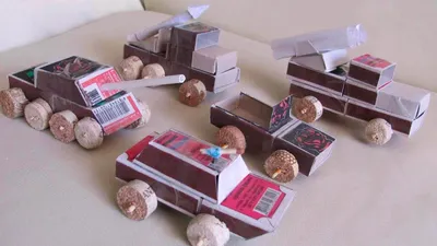 Поделки из спичечных коробков своими руками, что сделать: игрушки для детей  в виде машинки, кукольной мебели, робота и животного