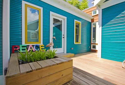 Цвет фасада дома: как красиво и практично покрасить дом снаружи, плюсы и  минусы различных цветов фасада | Houzz Россия