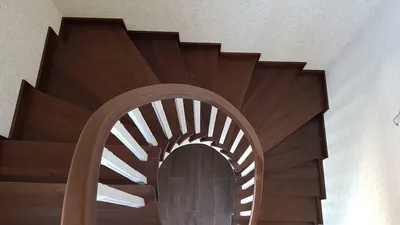 Полувинтовая лестница — Лесенка 52