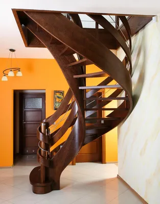 Полувинтовая лестница на второй этаж - 63 фото
