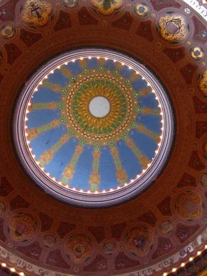 Фото росписи потолка и купола в мечети в восточном стиле
