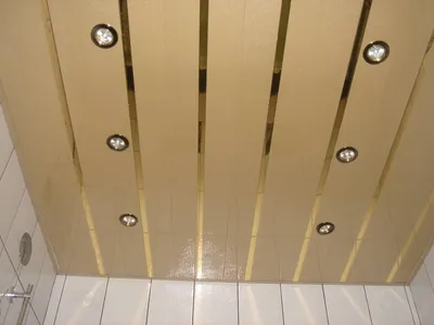 Установка реечного потолка в ванной комнате своими руками — какой лучше  выбрать (пошаговое видео, фото)