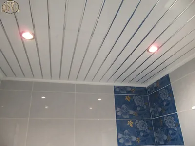Панельный потолок в ванной - 72 фото