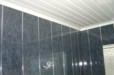 Потолок в ванной комнате из пластиковых панелей фото