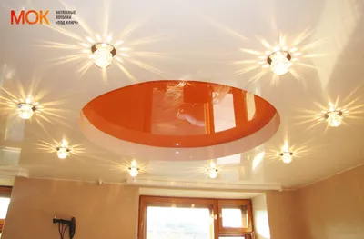 Двухуровневый глянцевый белый натяжной потолок: с яркой оранжевой нишей в  центре - МК Потолок