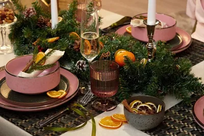 Как оформить праздничный стол: идеи сервировки на Новый год | Hoff | Дзен