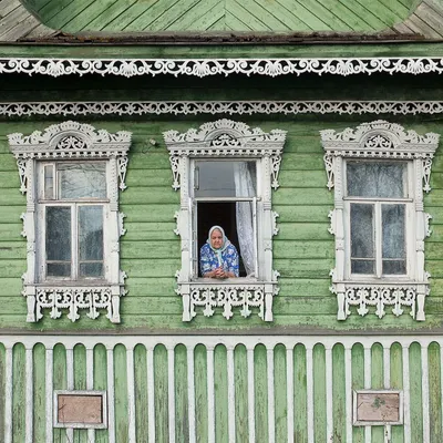 Резные наличники — один из символов русского зодчества. Но совсем скоро они  могут исчезнуть. Почему? Объясняет «наличниковед» Иван Хафизов — Meduza