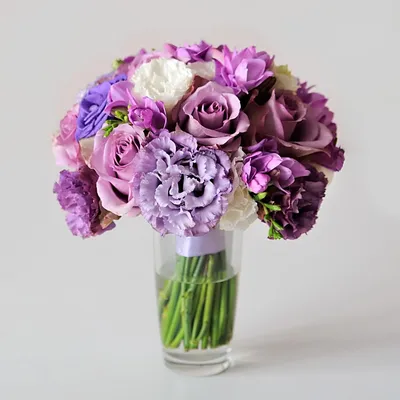 Сиреневый свадебный букет из роз, фрезии, эустомы - Заказать в Киеве по  низкой цене