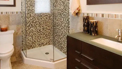 Душевые кабины в маленькой ванной комнате: практичные решения, которые  преобразят её, недостатки и советы по установке