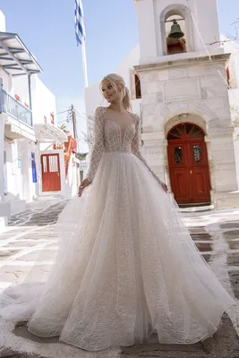 Платье с длинным кружевным рукавом Lanesta Zlata | Купить свадебное платье  в салоне Валенсия (Москва)