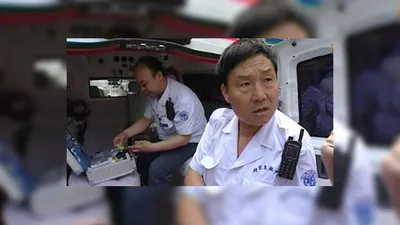 Попавшим в аварию амурским туристам оказывается медпомощь в китайском  санатории