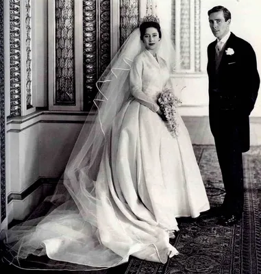 Журнал ROYALS - журнал о королевском образе жизни | Свадебные платья  английских принцесс