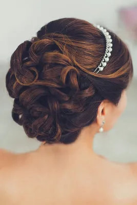 Свадебная прическа в греческом стиле, представлена собранными | Wedding  hairstyles for long hair, Wedding hair and makeup, Bridal hair updo