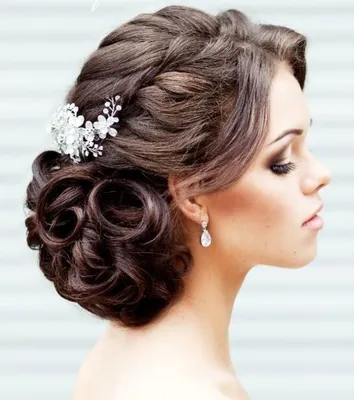 свадебные прически с фатой на средние волосы | Unique wedding hairstyles,  Elegant wedding hair, Wedding hairstyles