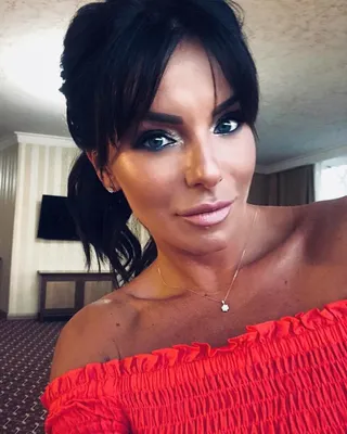 Julia Volkova - Юля Волкова и ее сын Самир стали главными героями  сентябрьского номера журнала HELLO! Десять лет назад, когда Волкова была  солисткой группы t.A.T.u., ее с трудом можно было представить в