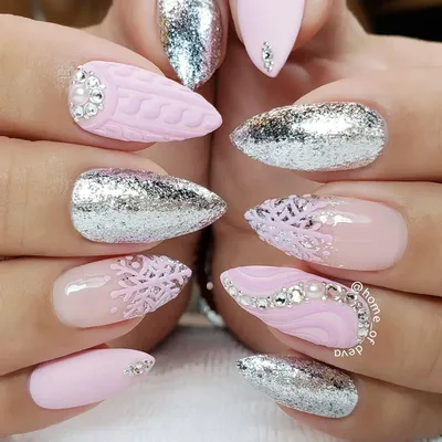 Суперский РОЗОВЫЙ новогодний маникюр | Nailspiration.net