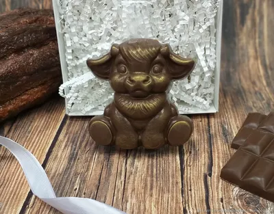 Шоколадный бычок – купить на Ярмарке Мастеров – MNQG8RU | Фигуры из шоколада,  Ессентуки