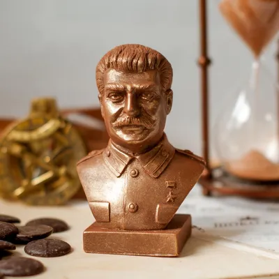 Фигурное изделие из молочного шоколада \"Бюст Сталина И.В\"