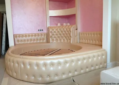 Полукруглая кровать с пуговицами на заказ купить в Киеве