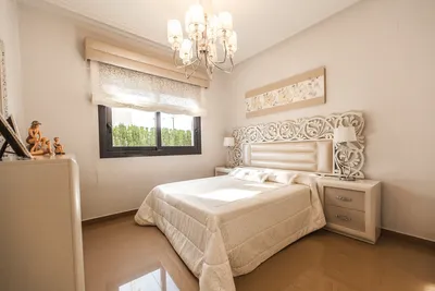 Бежевая спальня в стиле современного интерьера: подбор текстиля,  меблировка, использование дополнительных цветов