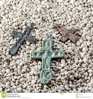 Старые кресты в песке стоковое фото. изображение насчитывающей медь -  48952294
