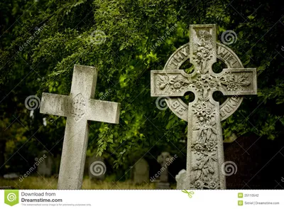 Старые кресты кладбища стоковое фото. изображение насчитывающей уныло -  25110542