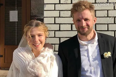 Звезда «Деффчонок» Таисия Вилкова вышла замуж в защитной маске