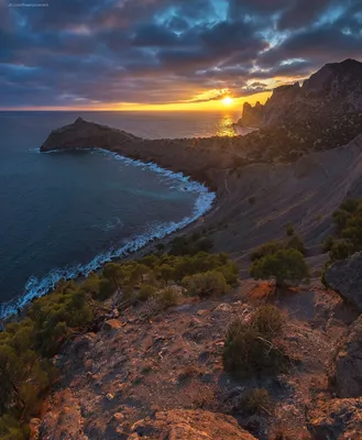 Берег моря представления лета. Пляж судак. Черное море, Украина Стоковое  Изображение - изображение насчитывающей бобра, старо: 190386261