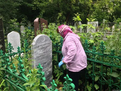 Волонтеры мечети \"Ярдэм\" очистили могилы Ново-татарского кладбища - Общие  новости
