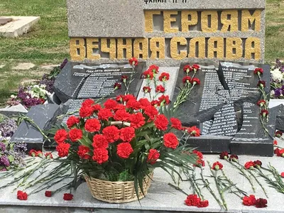 Только здесь, на кладбище, понимаешь, сколько великих людей было у  татарского народа»