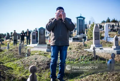 Субботники на Ковалевском кладбище войдут в добрую традицию | Духовное  управление мусульман Санкт-Петербурга и Северо-Западного региона России