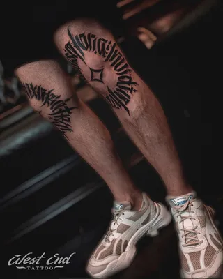 Тату на коленях: что означают татуировки в виде звезды, паутины или гор на  колене