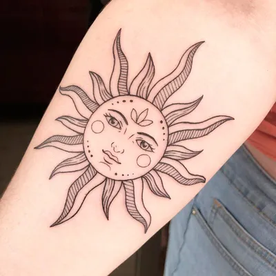 Татуировки с солнцем – идеи и значение, эскизы на руку и фото, советы  мастера