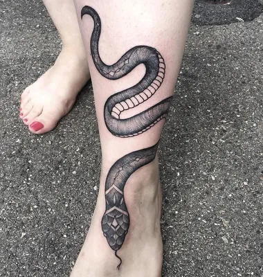 Татуировка змея на ноге - 75 фото