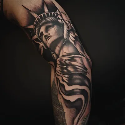 Татуировка статуи свободы на руке мужчины — KissMyTattoo.ru