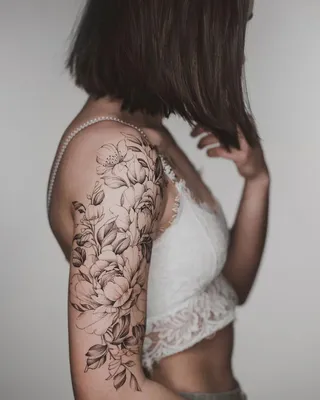 Тату на плече для девушек (81 фото) - значение и эскизы татуировок в виде  цветов, роз, драконов, ангелов