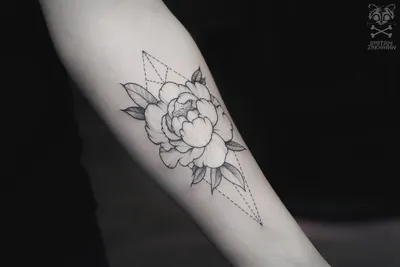 Татуировка на предплечье у девушки - цветок — KissMyTattoo.ru