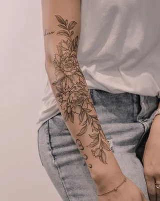 Нежные цветочные татуировки для девушек от Романа Итчева | iNKPPL