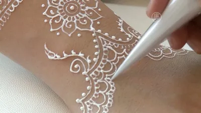 Белые «татуировки» хной – новый мировой тренд (новости) - YouTube