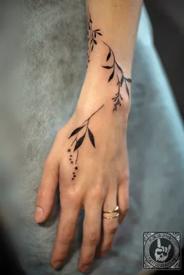 Тату веточки в 2023 г | Тату вокруг кисти, Татуировки для женщин, Татуировка  рука