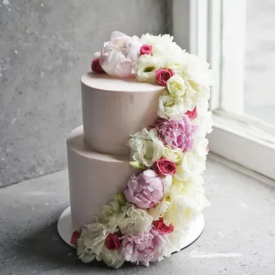 Купить Торт Свадебный 2-х ярусный с каскадом цветов/5011 • Teabakery –  доставка Москва и МО