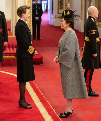 Сыгравшая Елизавету II актриса Оливия Колман получила орден Британской  империи | Tatler Россия