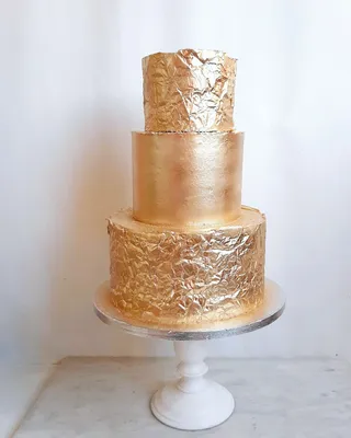 birthday cake, торт на свадьбу золотого цвета, торт бело золотой, торт с  золотым декором, стильный торт с золотом, украшение торта золотом,  Свадебный торт Москва