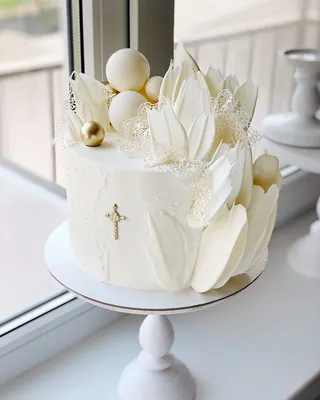 Olga Kulikova on Instagram: “Был на прошлой неделе вот такой белый малыш 🤍  На крещение ✨ Просили без фигурки р… | Тематические торты, Торт на  крестины, Белые торты