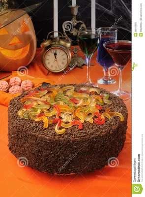 Торт на Хэллоуин кремовый на заказ по цене 1050 руб./кг в кондитерской  Wonders | с доставкой в Москве