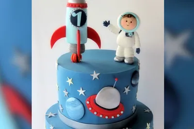 Родители заказали для сына торт с космонавтом — а получили персонажа  фильмов ужасов