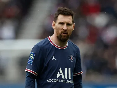 You talk too much' - Lionel Messi confronts 'disrespectful' Netherlands  boss Louis van Gaal after leading Argentina through fiery World Cup  quarter-final game