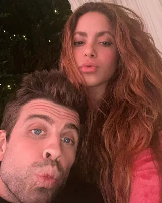 Пике и его новая девушка: легенда Барселоны впервые показал преемницу  Шакиры - FanDay
