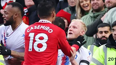 Удаление Каземиро за попытку душить соперника в видеообзоре матча Манчестер  Юнайтед – Кристал Пэлас – 2:1 - Футбол 24