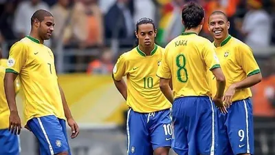 Роналдо – это просто толстый парень, идущий по улице\": Кака шокировал  отношением к легенде в Бразилии - Футбол 24